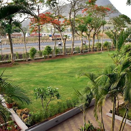 Caves County Resort Malegaon Eksteriør billede