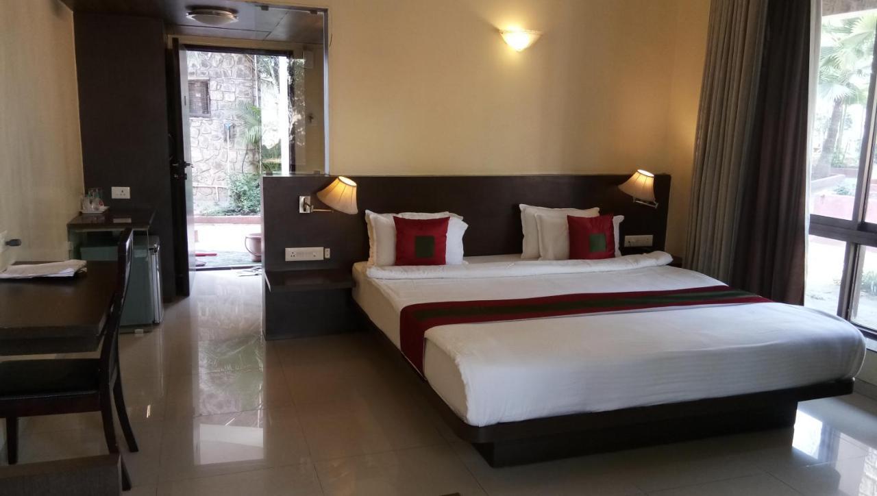 Caves County Resort Malegaon Eksteriør billede