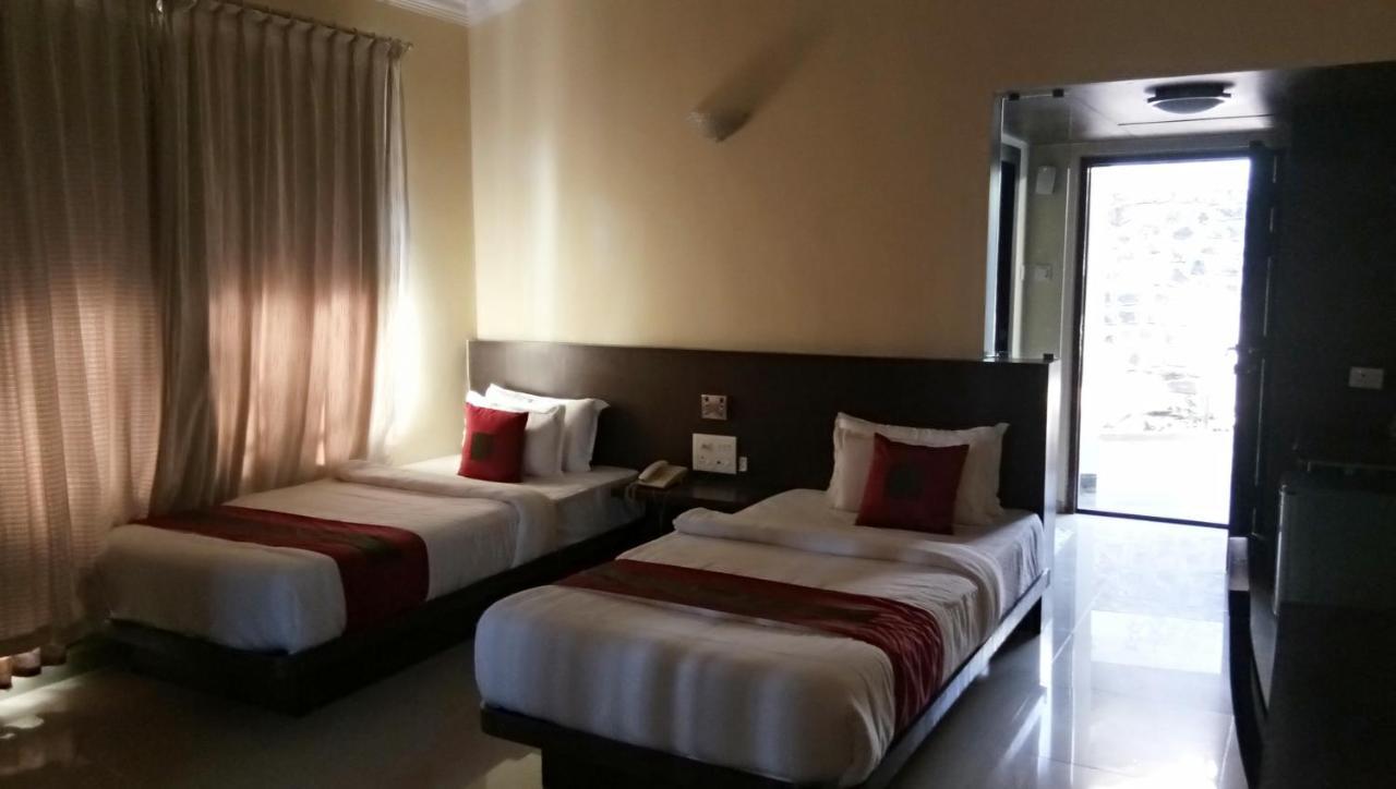 Caves County Resort Malegaon Eksteriør billede