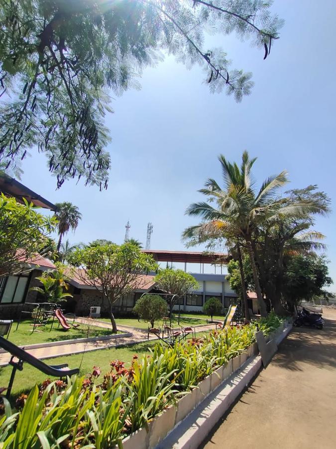 Caves County Resort Malegaon Eksteriør billede