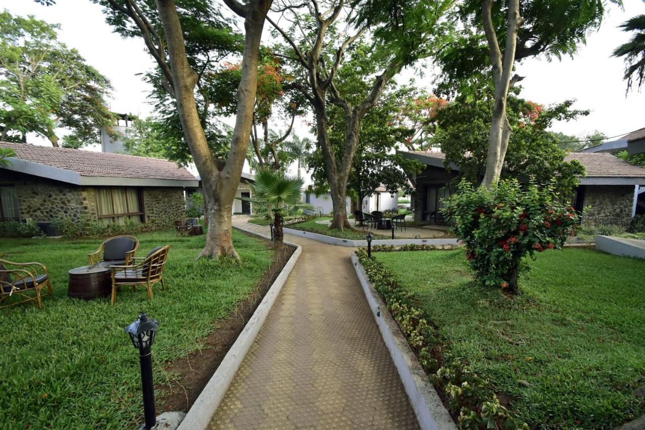 Caves County Resort Malegaon Eksteriør billede