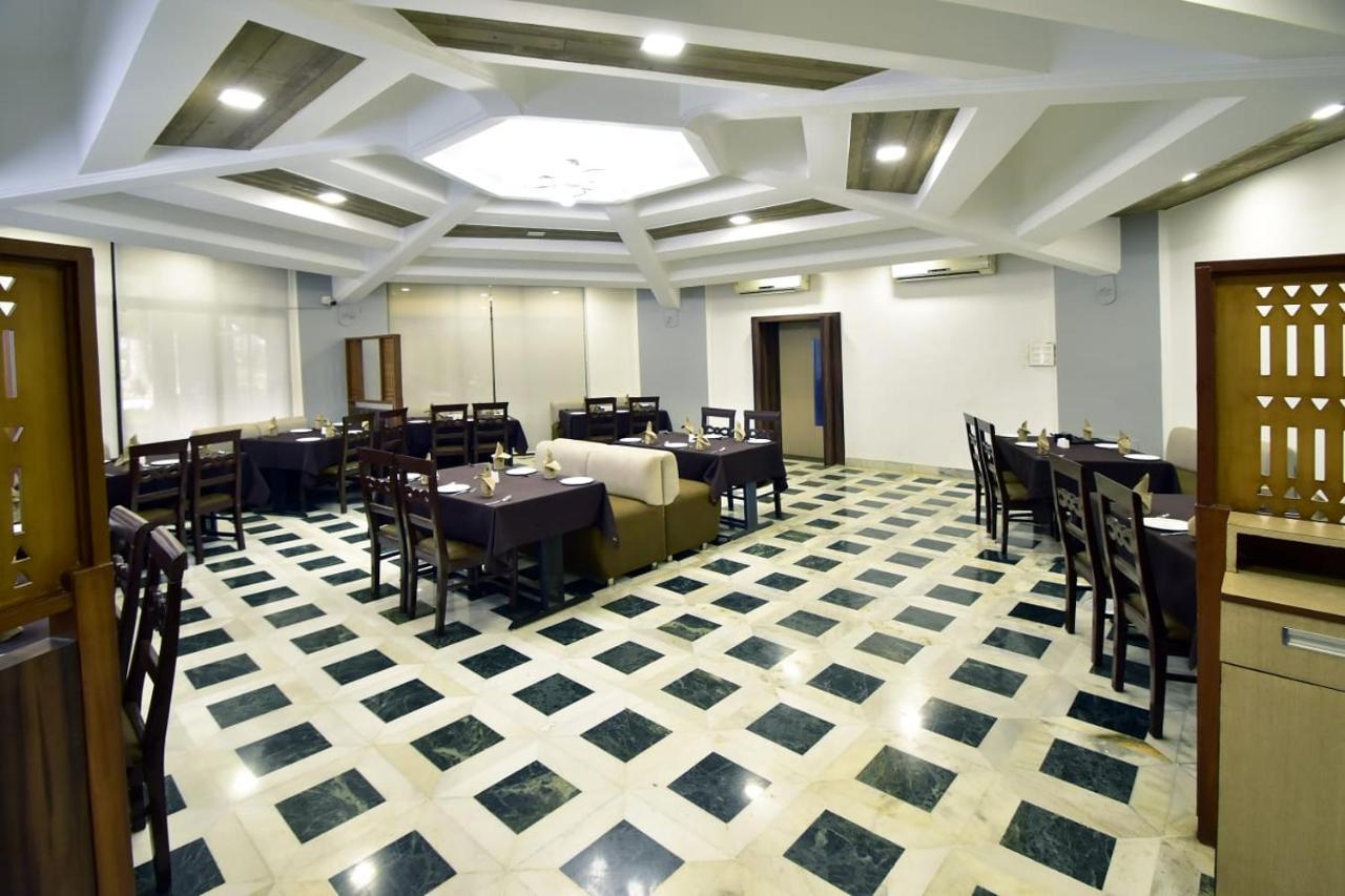 Caves County Resort Malegaon Eksteriør billede