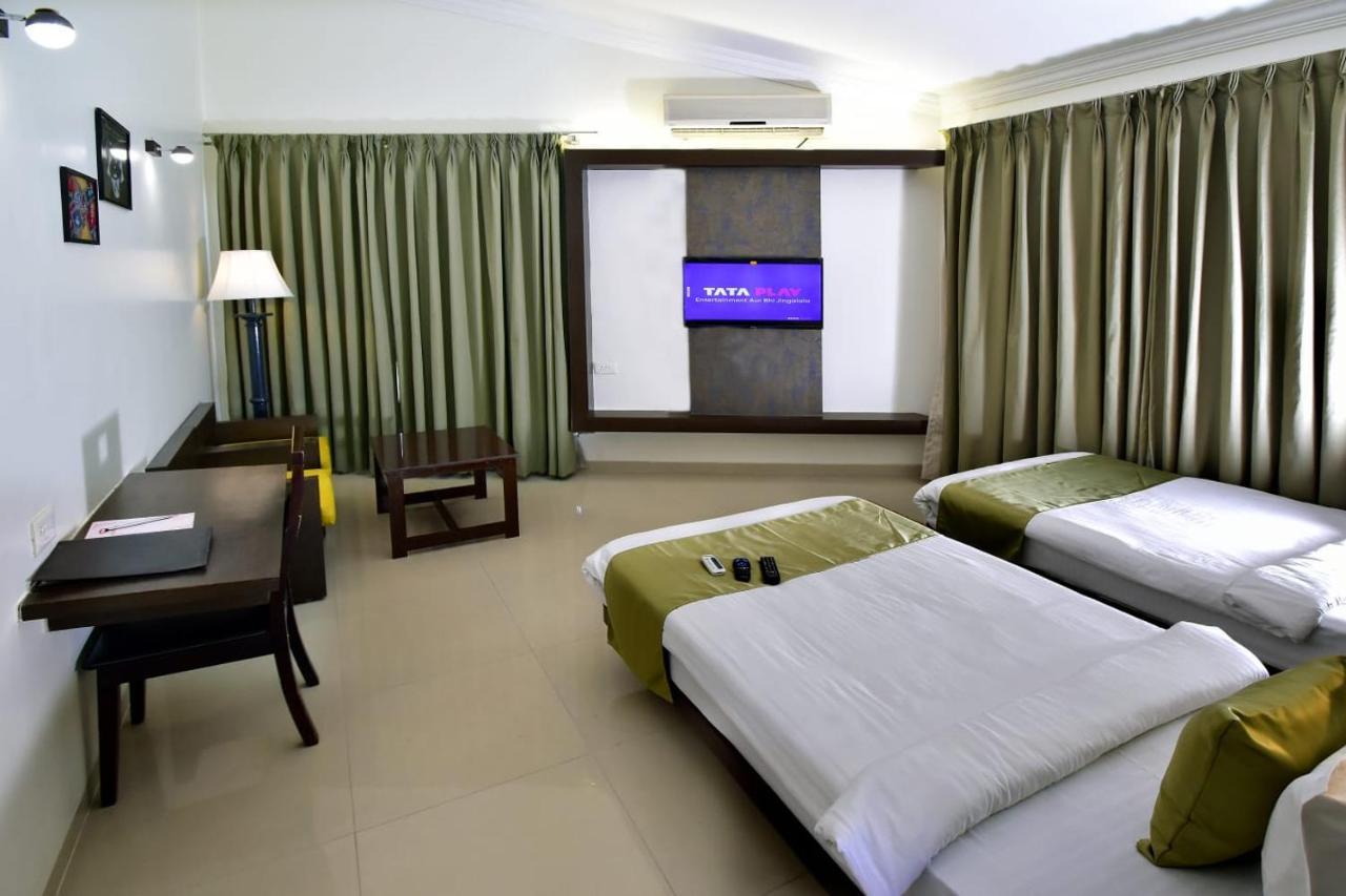 Caves County Resort Malegaon Eksteriør billede