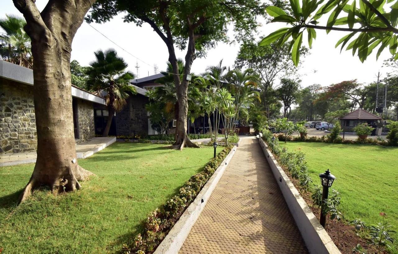 Caves County Resort Malegaon Eksteriør billede