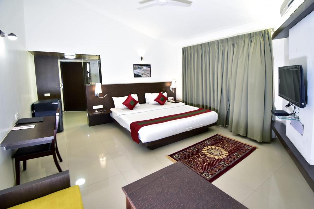 Caves County Resort Malegaon Eksteriør billede