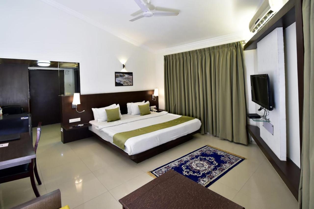 Caves County Resort Malegaon Eksteriør billede