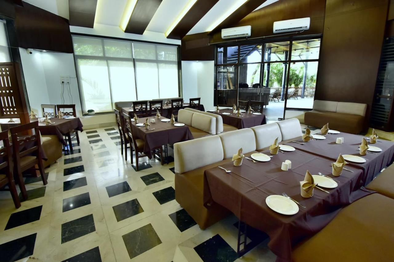 Caves County Resort Malegaon Eksteriør billede