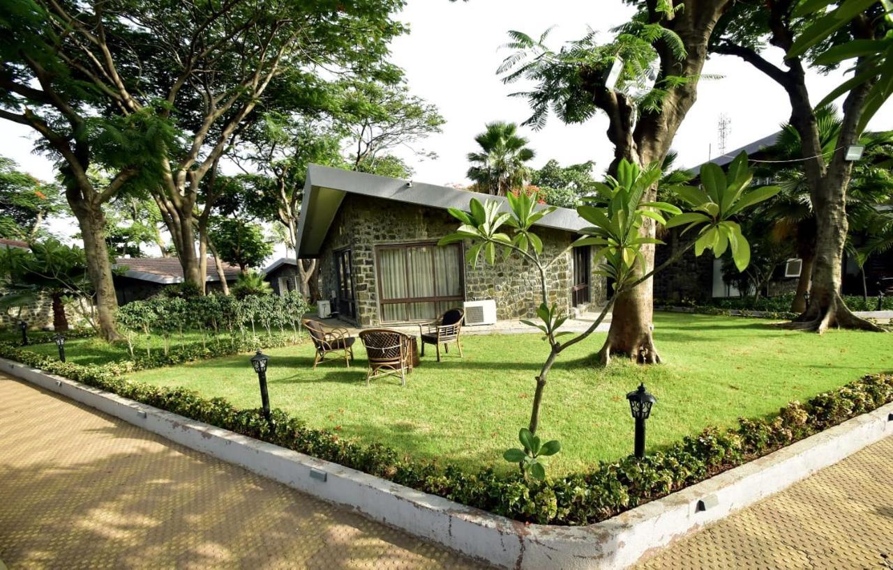 Caves County Resort Malegaon Eksteriør billede