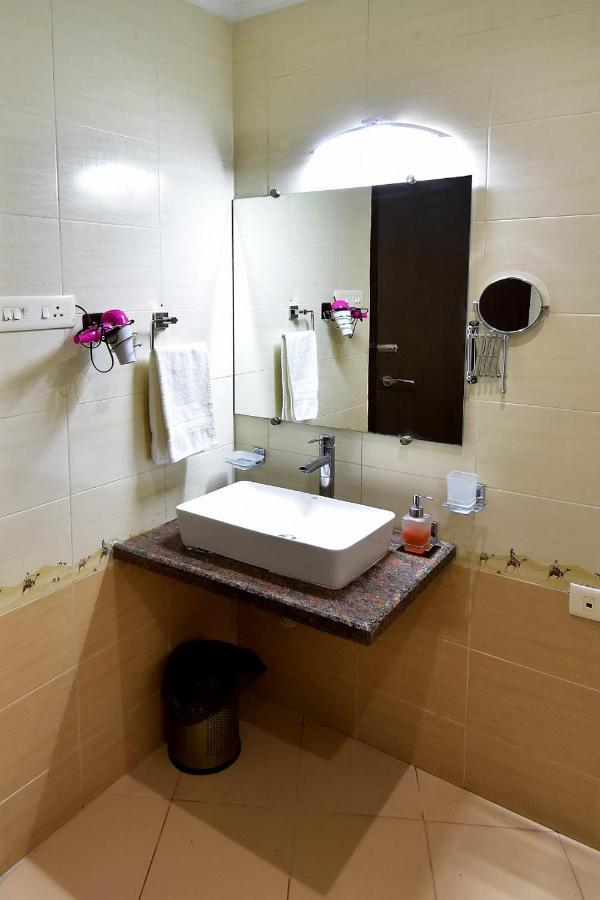 Caves County Resort Malegaon Eksteriør billede