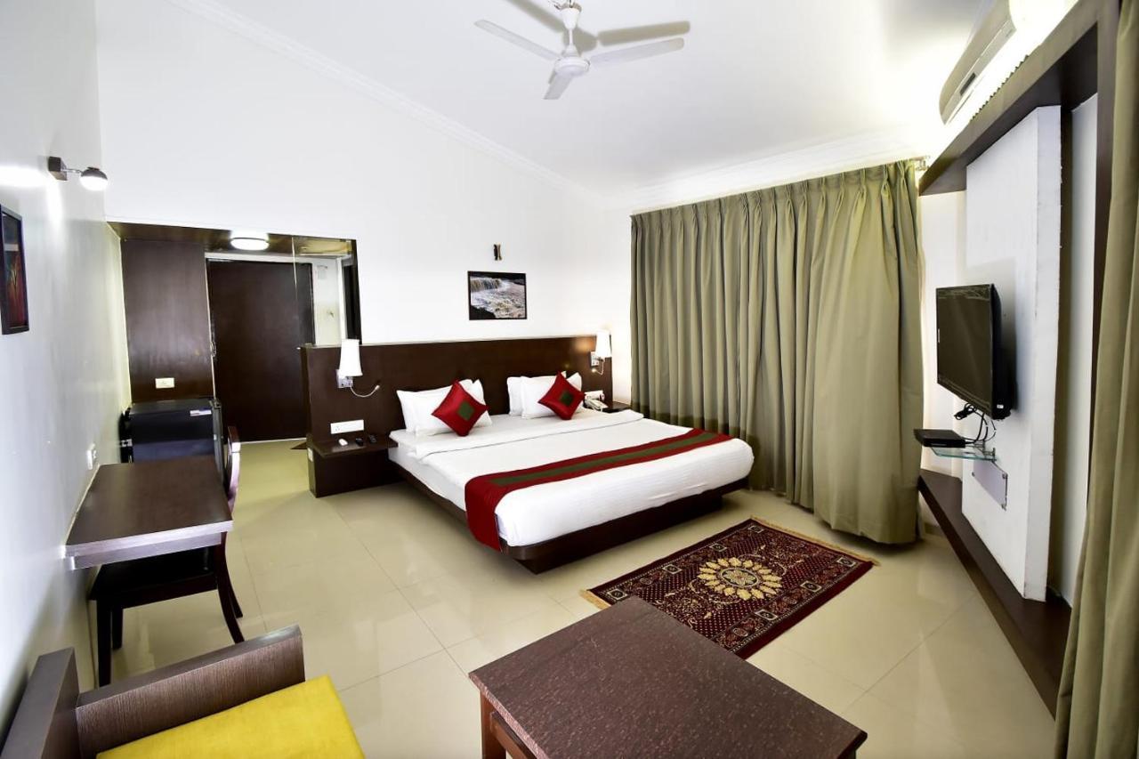 Caves County Resort Malegaon Eksteriør billede