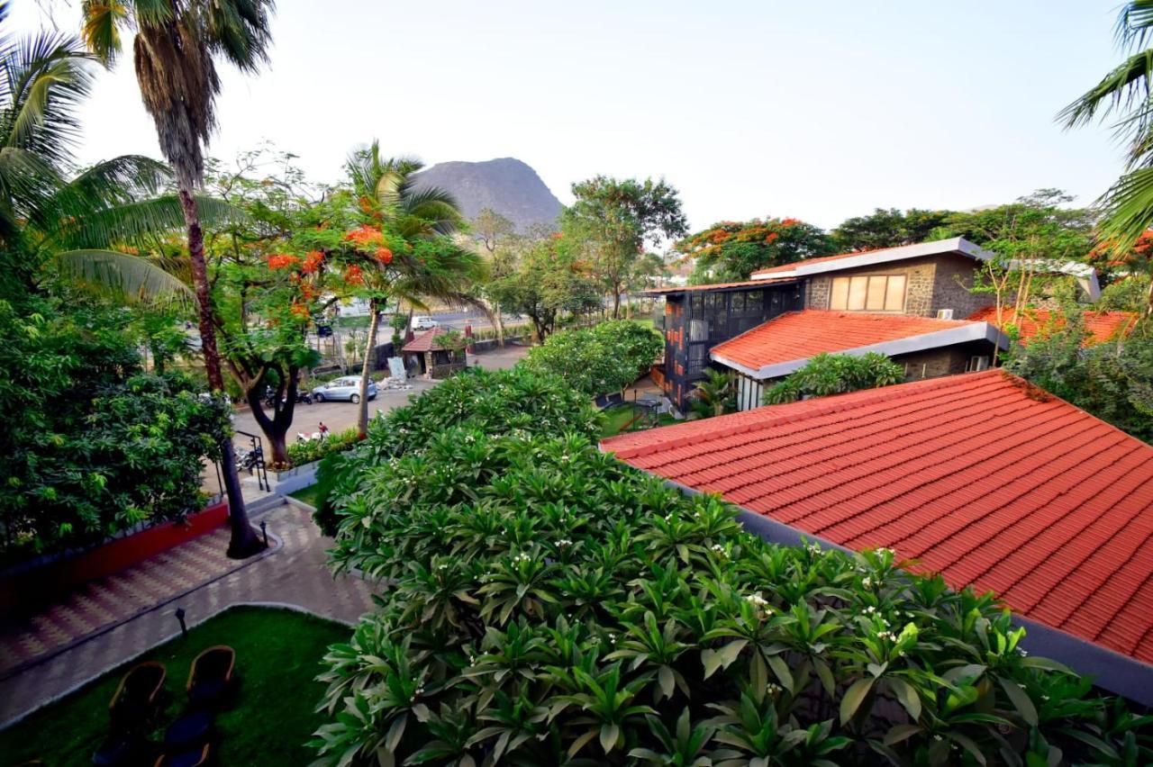 Caves County Resort Malegaon Eksteriør billede