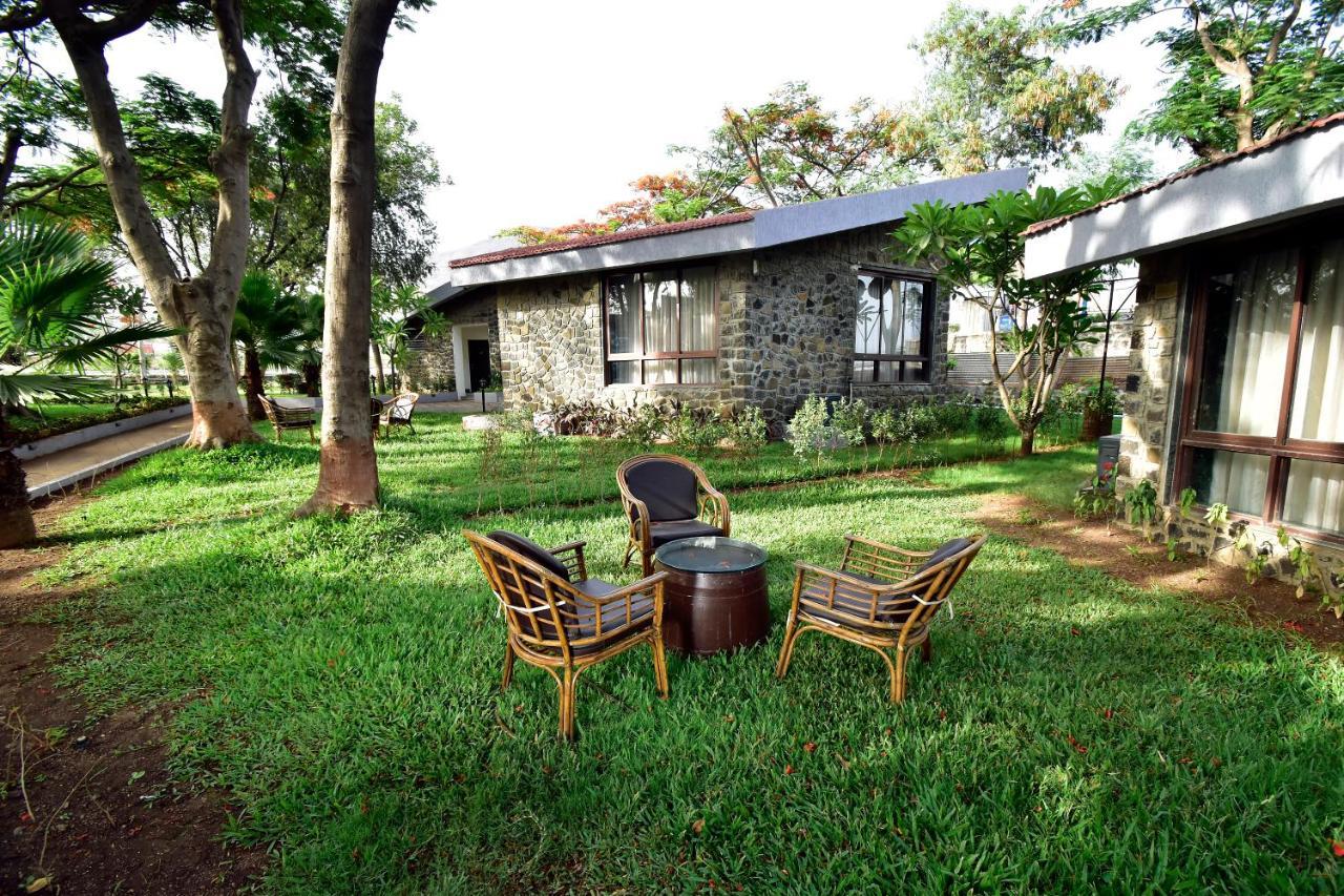 Caves County Resort Malegaon Eksteriør billede